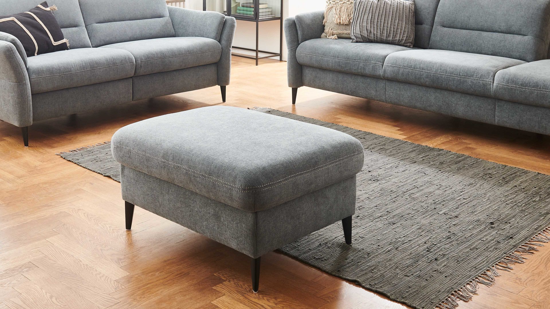 Funktionshocker OrthoSedis aus Stoff in Grau OrthoSedis OS-PP1174 - XL-Funktionshocker stahlfarbener Stoffbezug Milan & schwarze Metallfüße - ca. 86 x 66 cm