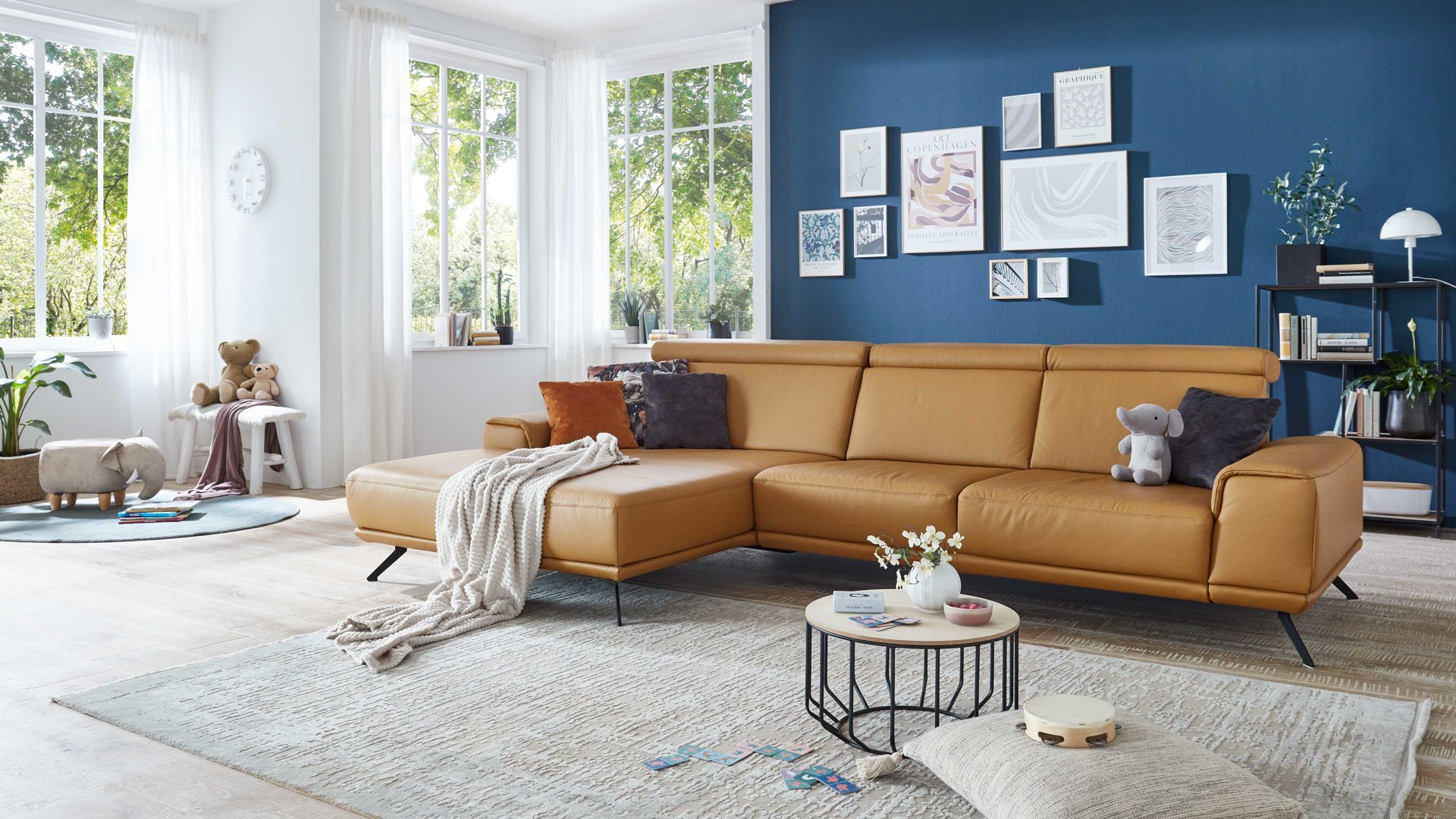 Ecksofa modulmaster aus Leder in Orange Modulmaster MM-PN1167 - Ecksofa kurkumafarbenes Leder Torro & schwarze Metallfüße - Stellfläche ca. 188 x 335 cm