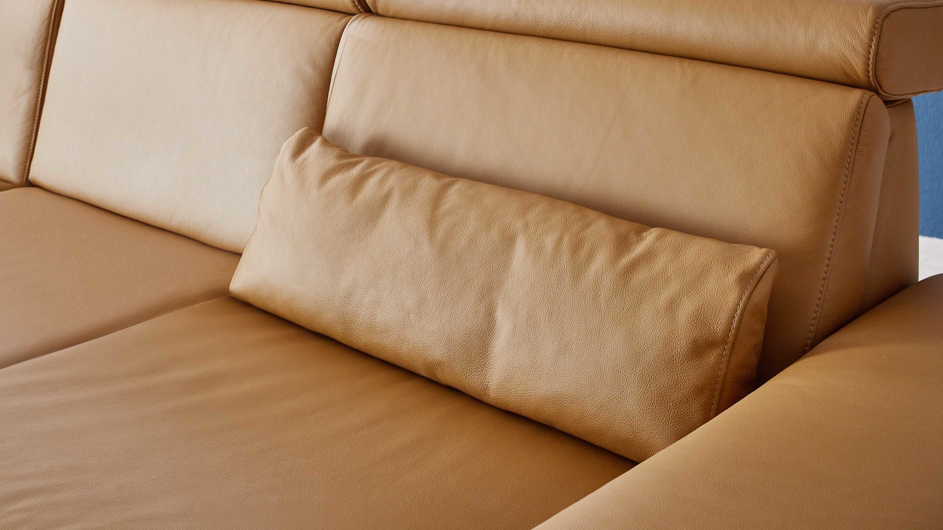 Einzelkissen modulmaster aus Leder in Orange Modulmaster MM-PN1167 - Nierenkissen kurkumafarbenes Leder Torro - ca. 70 x 25 cm