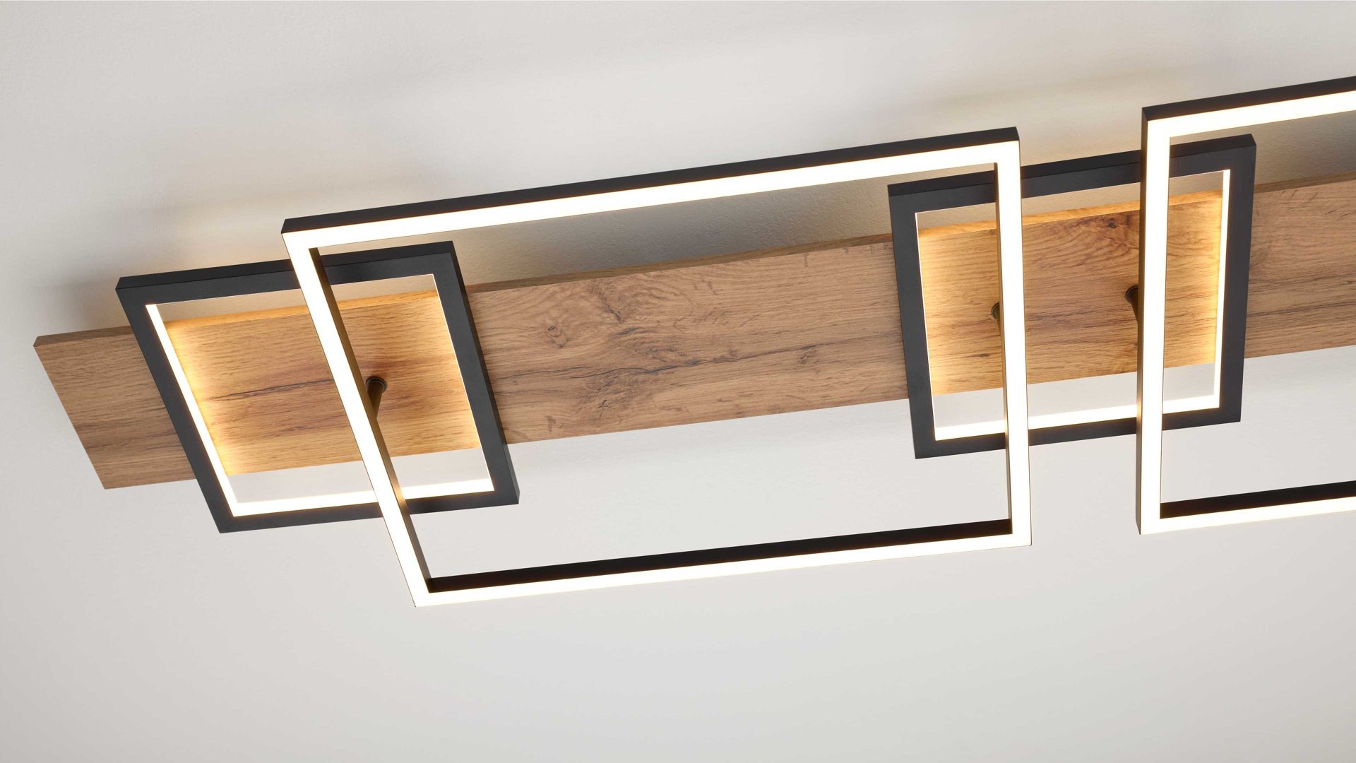 Deckenleuchte Interliving aus Metall in Schwarz Interliving Leuchten Serie 9342 - Deckenlampe dunkles Holz & mattschwarzes Metall - Länge ca. 125 cm