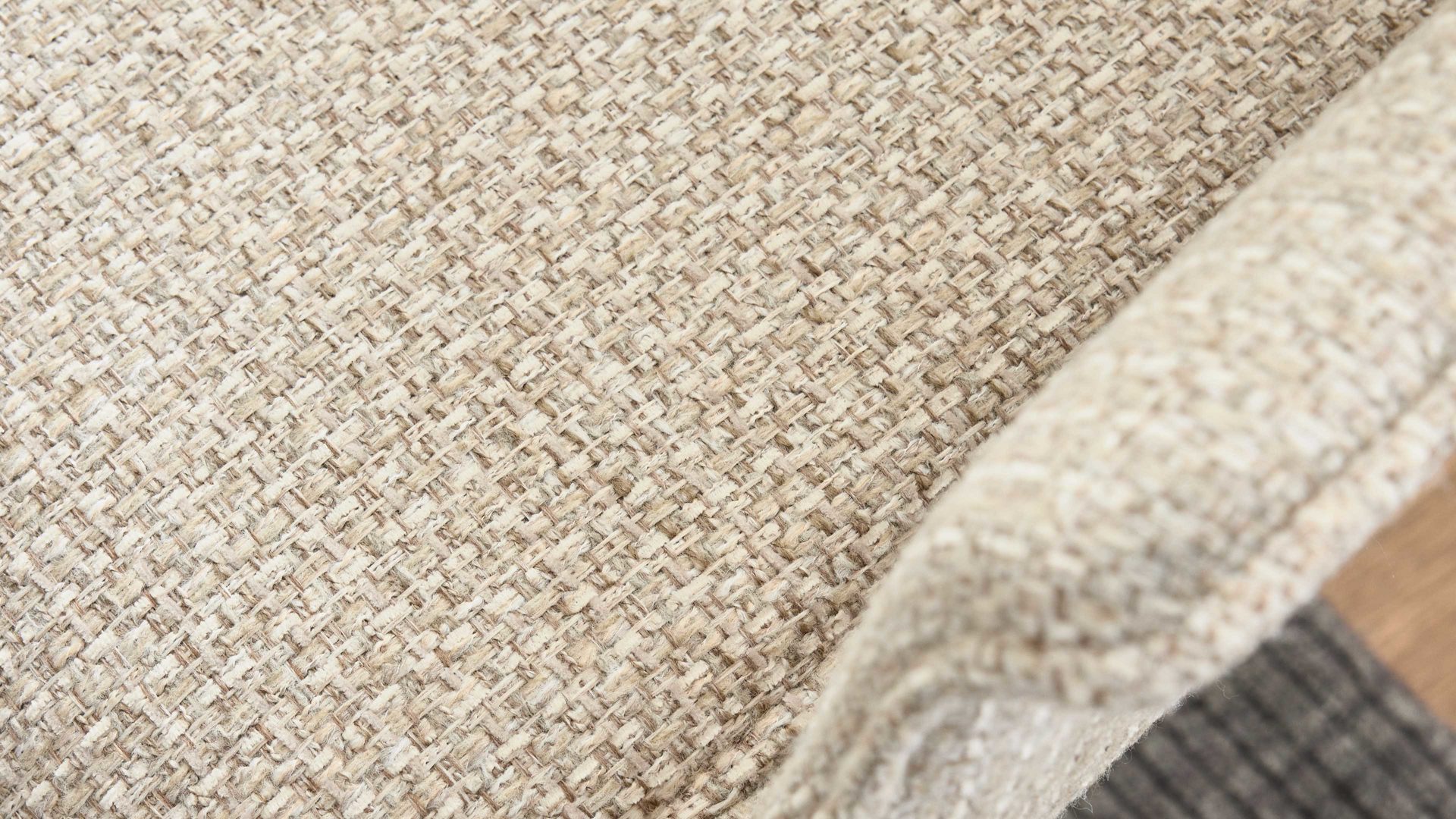 Vierfußstuhl Interliving aus Stoff in Beige Interliving Esszimmer Serie 5115 - Armlehnstuhl Aiko Four A32 beiger Bezug Shout 05 & anthrazitfarbenes Metall