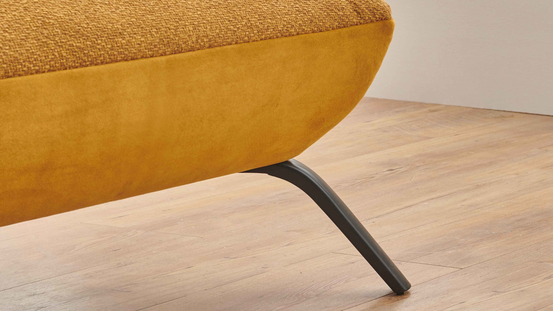 Ecksofa KAWOO aus Stoff in Gelb KAWOO Polsterprogramm Dover XC - Ecksofa senffarbener Bezug Portofino & goldfarbene Maschenware Riviera - Stellfläche ca. 301 x 191 cm