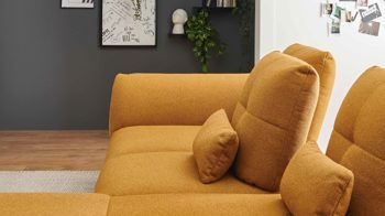 Ecksofa KAWOO aus Stoff in Gelb KAWOO Polsterprogramm Dover Plus - Ecksofa senffarbener Bezug Portofino & goldfarbene Maschenware Riviera - Stellfläche ca. 301 x 191 cm