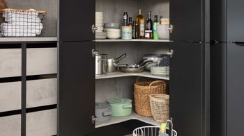 Einbauküche Interliving aus Holz in Schwarz Interliving Küche Serie 3073 - Vorratsraumlösung Mattschwarz & Beton – Stellfläche ca. 289 x 219 cm