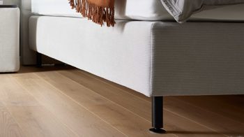 Boxspringbett Interliving aus Stoff in Hellgrau Interliving Boxspringbett Serie 1418 - Boxspringbett mit feinem Cordbezug silberfarbener Feincord – Liegefläche ca. 180 x 200 cm