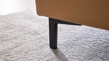 Polsterhocker Interliving aus Stoff in Orange Interliving Sofa Serie 4064 - XXL-Polsterhocker kurkumafarbene Mikrofaser Galero Punto & Fuß W003-01 - ca. 130 x 65 cm