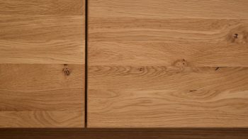 Vitrine Interliving aus Holz in Holzfarben Interliving Wohnzimmer Serie 2027 - Vitrine 09 Asteiche - eine Tür, Höhe ca. 209 cm