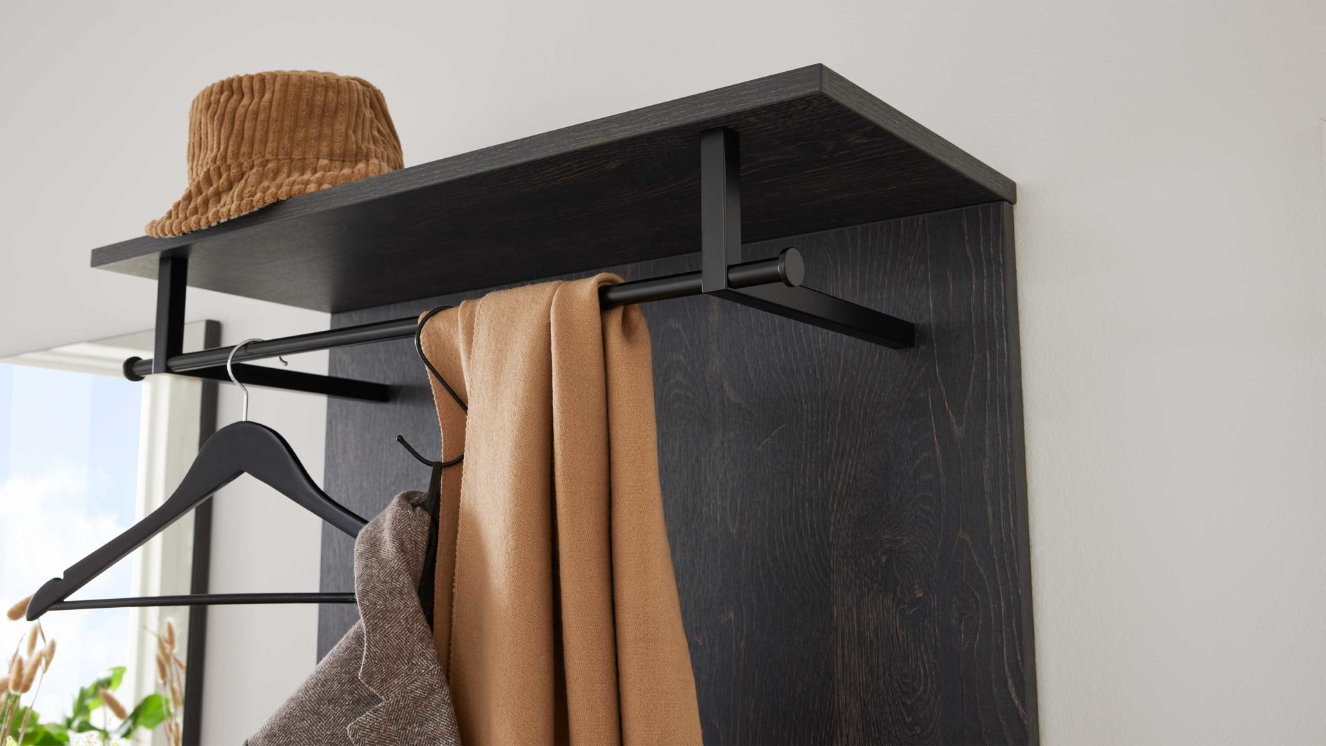 Wandgarderobe Interliving aus Holz in Schwarz Interliving Garderobe Serie 6012 - Wandgarderobe Räuchereiche - ca. 80 x 180 cm