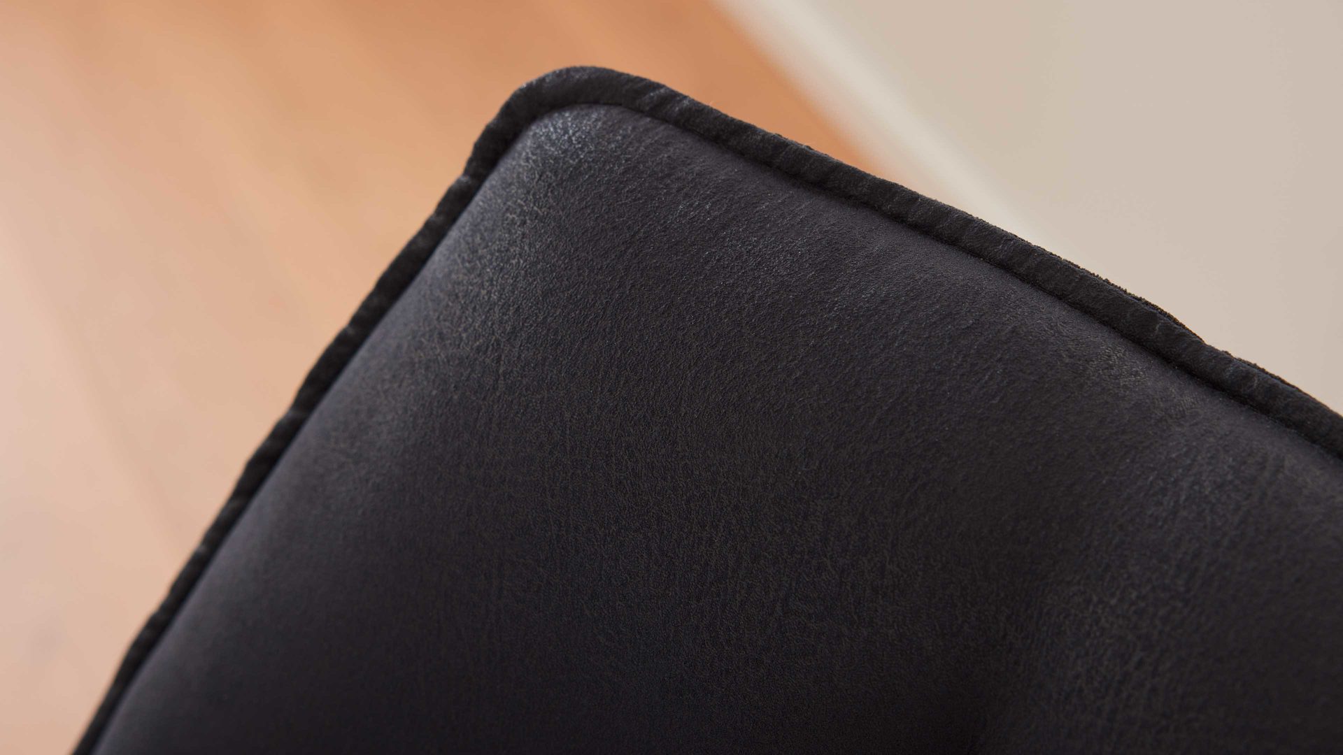 Vierfußstuhl Interliving aus Kunstfaser in Schwarz Interliving Esszimmer Serie 5116 – Polsterstuhl mit Drehfunktion carbonschwarze Mikrofaser Night & schwarzes Gestell F37