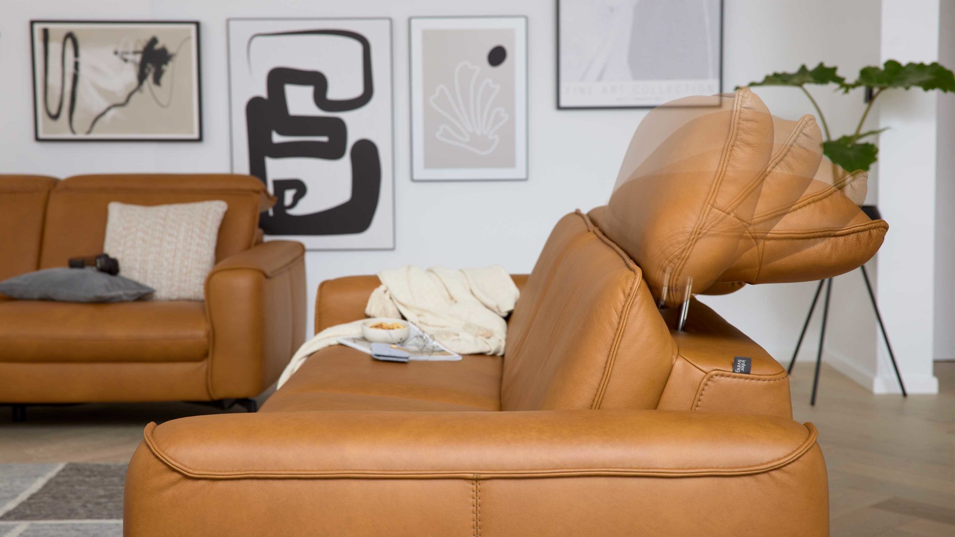 Dreisitzer Interliving aus Leder in Hellbraun Interliving Sofa Serie 4061 - Dreisitzer 3KV parkettfarbenes Leder Torro & schwarze Metallfüße - Länge ca. 218 cm