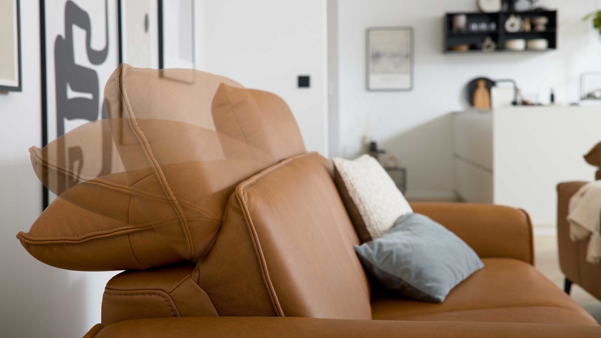 Dreisitzer Interliving aus Leder in Hellbraun Interliving Sofa Serie 4061 - Dreisitzer 3KV parkettfarbenes Leder Torro & schwarze Metallfüße - Länge ca. 218 cm