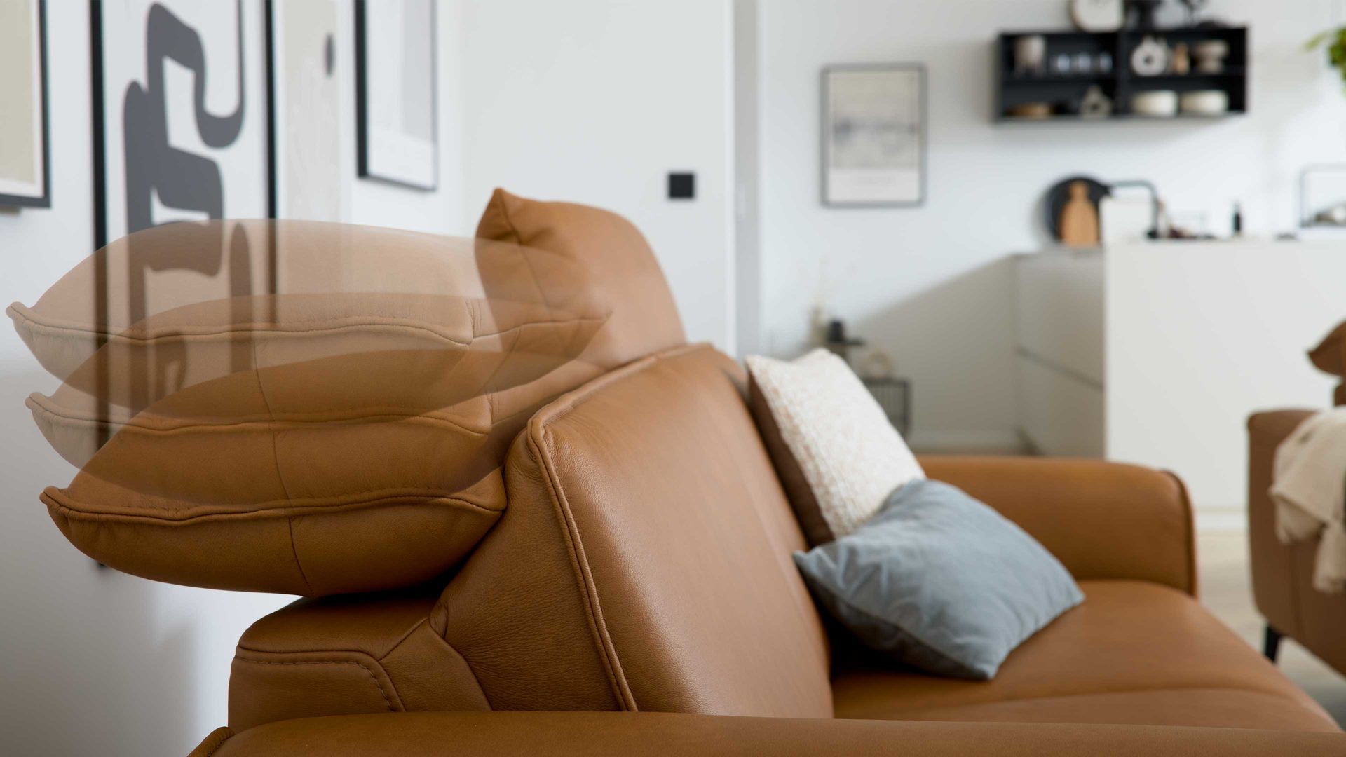 Dreisitzer Interliving aus Leder in Hellbraun Interliving Sofa Serie 4061 - Dreisitzer 3KV parkettfarbenes Leder Torro & schwarze Metallfüße - Länge ca. 218 cm