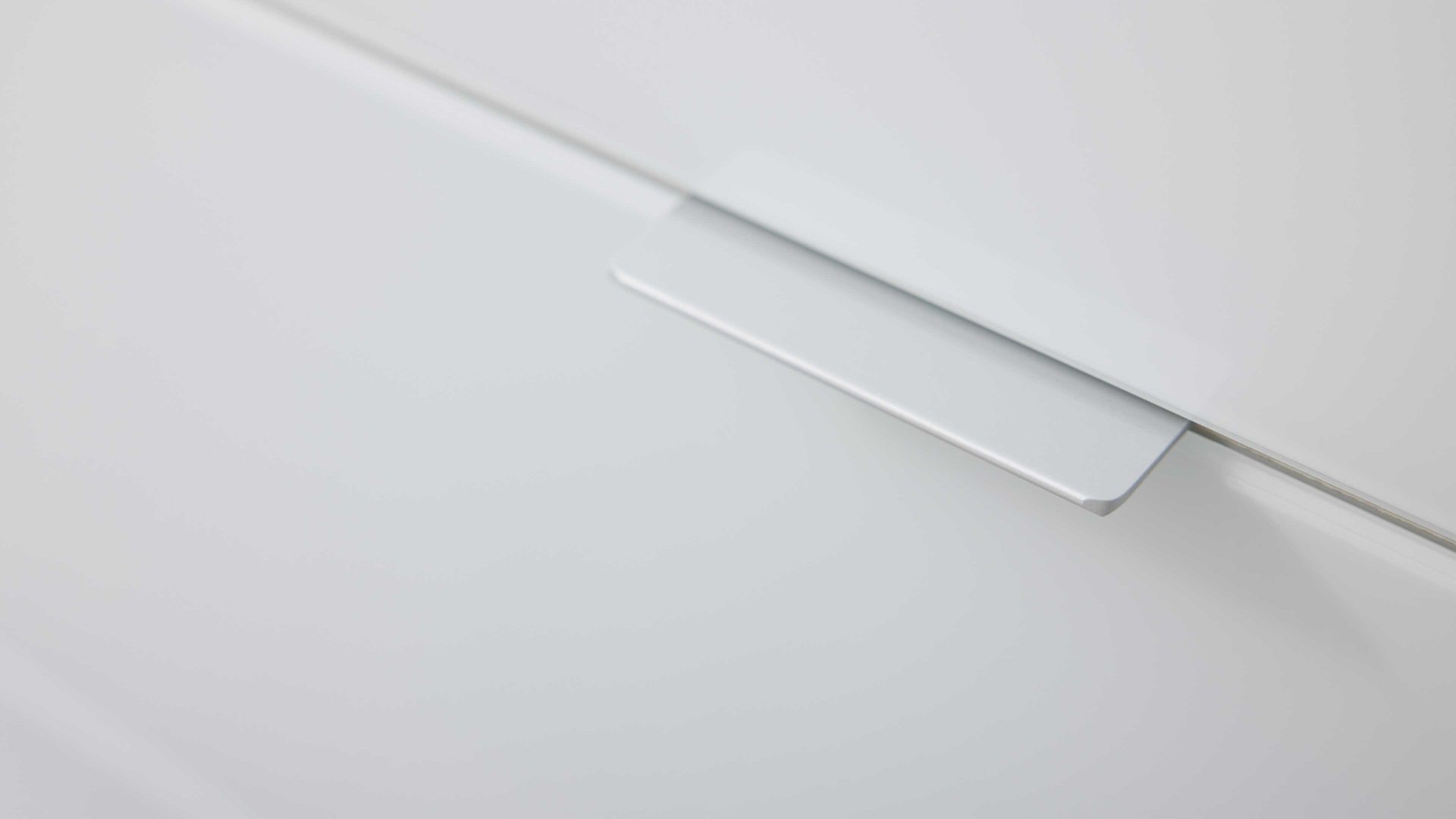 Nachtkommode Interliving aus Holz in Weiß Interliving Kleiderschrank Serie 1208 - Nachtkommode alpinweißes Glas & Artisan Eiche - zwei Schubladen, Breite ca. 40 cm