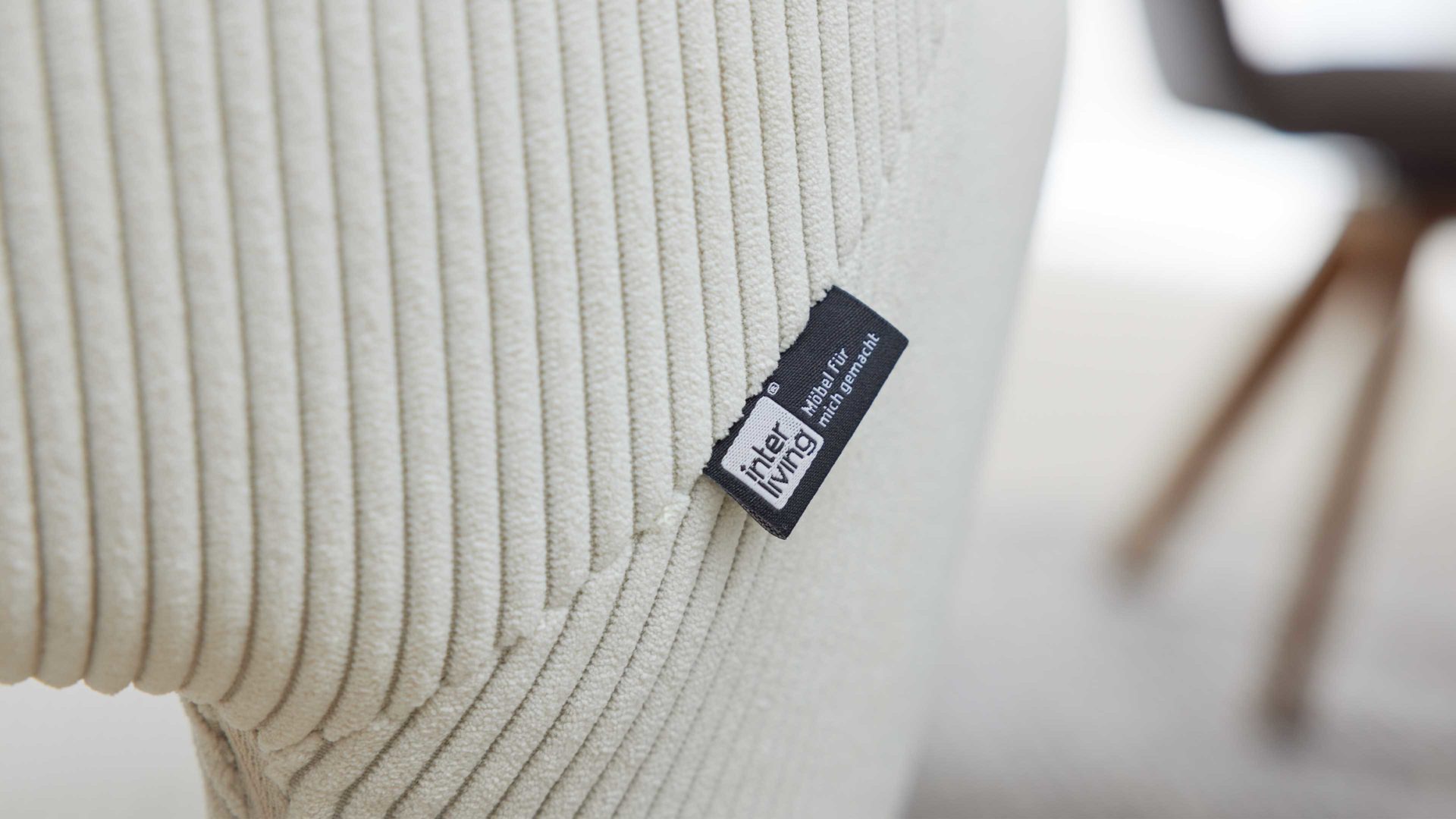 Vierfußstuhl Interliving aus Stoff in Weiß Interliving Esszimmer Serie 5605 – Armlehnstuhl cremeweißer Cord Rebel & Eiche