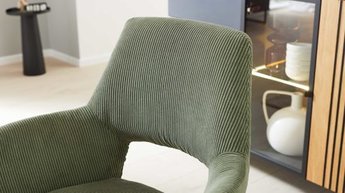 Vierfußstuhl Interliving aus Stoff in Dunkelgrün Interliving Esszimmer Serie 5605 – Armlehnstuhl 2272-47 waldgrüner Cord Rebel & Eiche