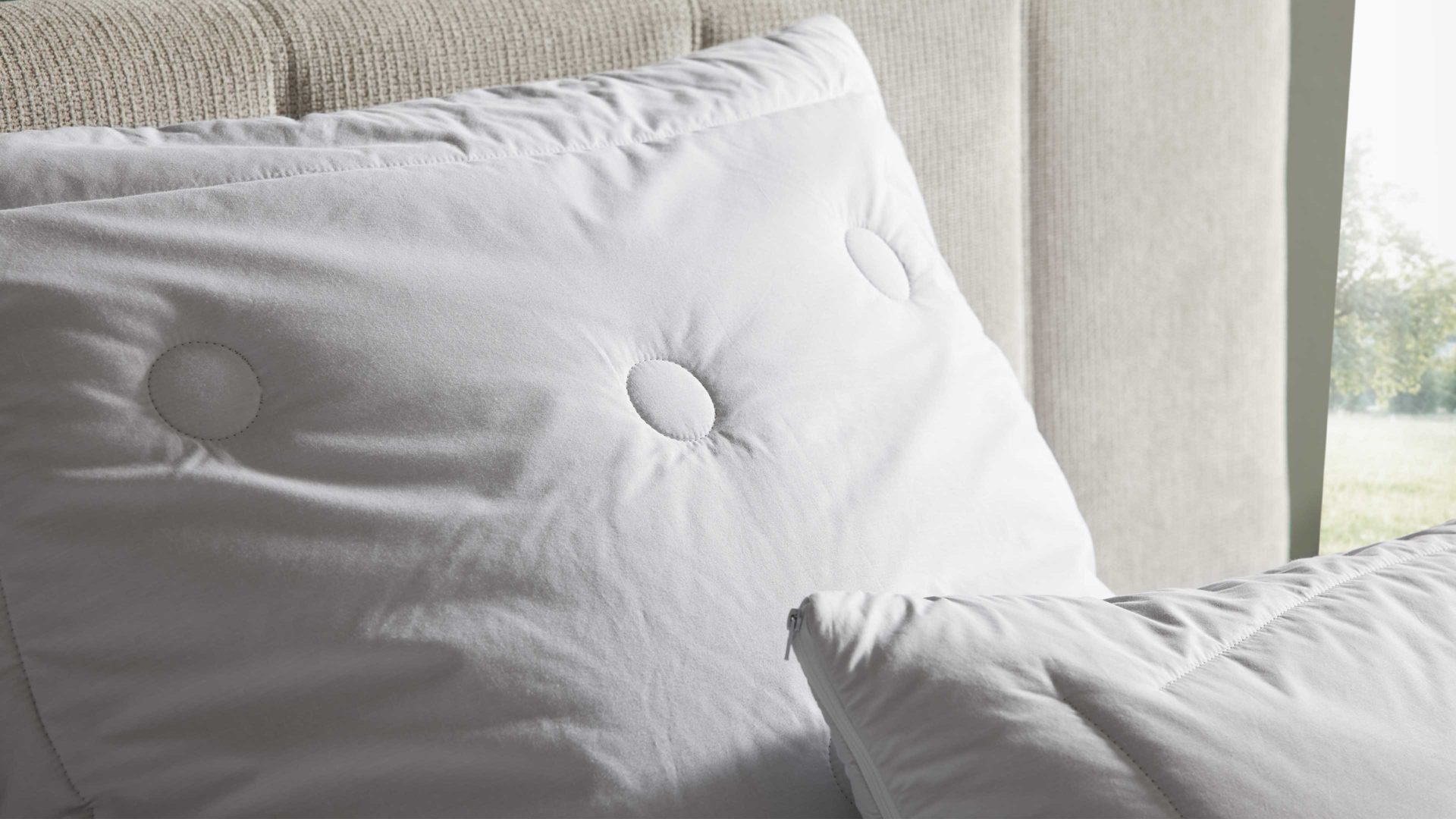 Kopfkissen Interliving aus Naturfaser in Weiß Interliving Kopfkissen Serie 9206 - Kamelhaarkissen Kamelhaarflaum & Federn, ca. 1.000 g - ca. 80 x 80 cm