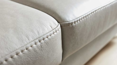 2,5-Sitzer Interliving aus Leder in Grau Interliving Sofa Serie 4065 – 2,5-Sitzer kieselfarbenes Leder Cloudy gravel & schwarze Metallfüße – Länge ca. 210 cm