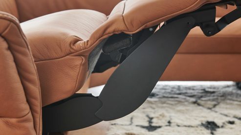 Ecksofa comfortmaster besser sitzen, liegen, leben aus Leder in Hellbraun Comfortmaster Spektra 1480 - Relax-Wohnlandschaft mit vielen Funktionen honigfarbenes LongLife-Leder Rustika LG 24 – Stellfläche ca. 237 x 255 cm