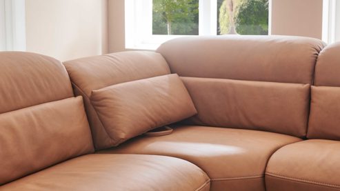 Ecksofa comfortmaster besser sitzen, liegen, leben aus Leder in Hellbraun Comfortmaster Spektra 1480 - Relax-Wohnlandschaft mit vielen Funktionen honigfarbenes LongLife-Leder Rustika LG 24 – Stellfläche ca. 237 x 255 cm