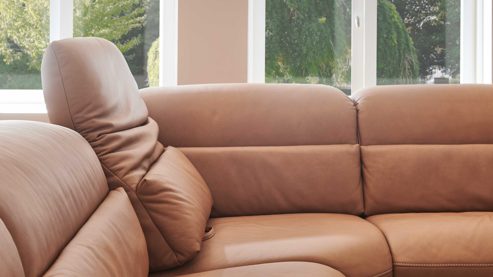 Ecksofa comfortmaster besser sitzen, liegen, leben aus Leder in Hellbraun Comfortmaster Spektra 1480 - Relax-Wohnlandschaft mit vielen Funktionen honigfarbenes LongLife-Leder Rustika LG 24 – Stellfläche ca. 237 x 255 cm