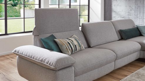 Ecksofa comfortmaster besser sitzen, liegen, leben aus Stoff in Hellgrau Comfortmaster Spektra 1488 - Relax-Wohnlandschaft mit vielen Funktionen hellgraues Flachgewebe Loop 02 jet – Stellfläche ca. 344 x 182 cm