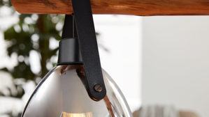 Pendelleuchte Interliving aus Glas in Grau Interliving Leuchten Serie 9332 - Hängeleuchte Rauchglas & Mattschwarz – Länge ca. 100 cm