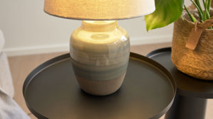 Tischleuchte Interliving aus Keramik in Grau Interliving Leuchten Serie 9346 - Tischlampe graue Keramik – Höhe ca. 37 cm