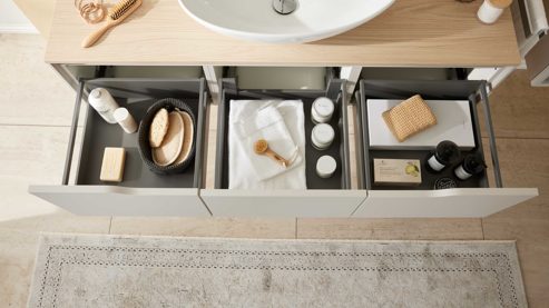 Waschtisch-Set / Waschbecken-Set Interliving aus Holz in Hellgrau Interliving Bad Serie 3720 - Badmöbel-Set Basis sandfarbenes Lacklaminat & Eiche Como - Länge ca. 138 cm