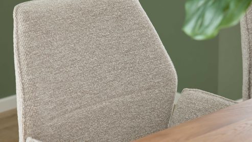 Polsterstuhl Interliving aus Stoff in Weiß Interliving Esszimmer Serie 5102 – Armlehnstuhl V322 leinenfarbener Jacquard Lodge L07 & schwarzes Eisen