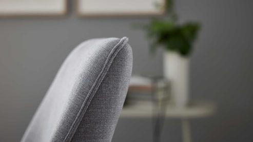 Polsterstuhl Interliving aus Stoff in Grau Interliving Esszimmer Serie 5102 – Polsterstuhl kieselfarbener Webstoff Tirol 489 & schwarzes Eisen