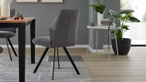 Polsterstuhl Interliving aus Stoff in Grau Interliving Esszimmer Serie 5102 – Polsterstuhl kieselfarbener Webstoff Tirol 489 & schwarzes Eisen