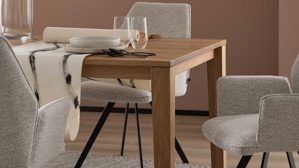 Auszugtisch Interliving aus Holz in Holzfarben Interliving Esszimmer Serie 5102 – Auszugtisch V923 Charakter-Eiche - ca. 220 - 320 x 100 cm