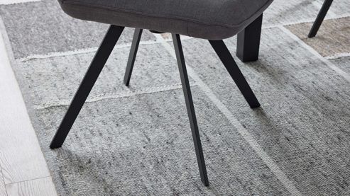 Polsterstuhl Interliving aus Stoff in Grau Interliving Esszimmer Serie 5102 – Polsterstuhl U321 mit Drehfunktion kieselfarbener Webstoff Tirol & schwarzes Eisen