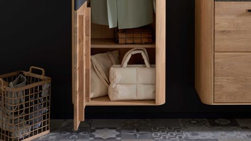 Garderobenschrank Interliving aus Holz in Holzfarben Interliving Garderoben Serie 6014 - Garderobenschrank Wildeiche & Granitfurnier - eine Tür, Höhe ca. 180 cm