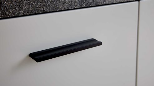 Garderobenschrank Interliving aus Holz in Weiß Interliving Garderoben Serie 6013 - Garderobenschrank Sahara Creme & Granitfurnier - eine Tür, Höhe ca. 180 cm