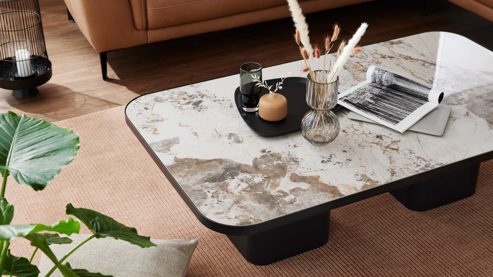 Couchtisch Interliving aus Keramik in Weiß Interliving Couchtisch Serie 6229 marmorfarbene Keramik Calcatta & schwarzer Stahl - ca. 140 x 80 cm