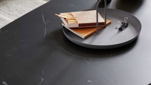 Couchtisch Interliving aus Keramik in Schwarz Interliving Couchtisch Serie 6227 Keramik Marquina & schwarzer Stahl - ca. 140 x 70 cm