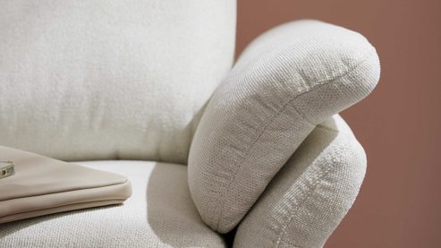 Schlafsofa Interliving aus Stoff in Weiß Interliving Schlafsofa Serie 4700 - Schlafsofa naturweißes Flachgewebe Cyber & schwarze Aluminiumfüße - Breite ca. 208 cm