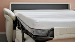 Schlafsofa Interliving aus Stoff in Weiß Interliving Schlafsofa Serie 4700 - Schlafsofa 140LÄ naturweißes Flachgewebe Cyber & schwarze Aluminiumfüße - Breite ca. 208 cm