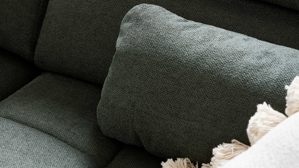 Einzelkissen Interliving aus Stoff in Grün Interliving Sofa Serie 4303 – Nierenkissen moosgrüner Pfotenstoff Cyber - ca. 58 x 25 cm