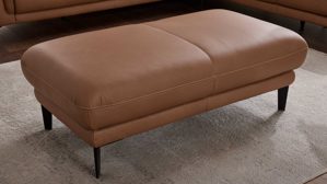 Polsterhocker Interliving aus Leder in Braun Interliving Sofa Serie 4461 - XXL-Hocker haselnussfarbenes Leder Evita & schwarze Aluminiumfüße - ca. 120 x 65 cm