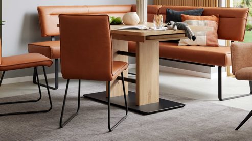 Polsterstuhl Interliving aus Stoff in Hellbraun Interliving Esszimmer Serie 5505 - Esszimmerstuhl caramelfarbene Mikrofaser 925-72 & schwarzes Metall