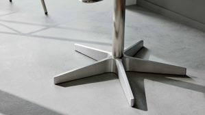 Barstuhl Interliving aus Kunstfaser in Grün Interliving Esszimmer Serie 5122 – Barhocker mit Liftfunktion farngrüne Mikrofaser & gebürsteter Edelstahl