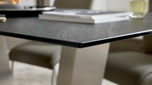 Esstisch Interliving aus Glas in Schwarz Interliving Esszimmer Serie 5122 – Esstisch schwarzes Glas & Edelstahl - ca. 160 x 90 cm