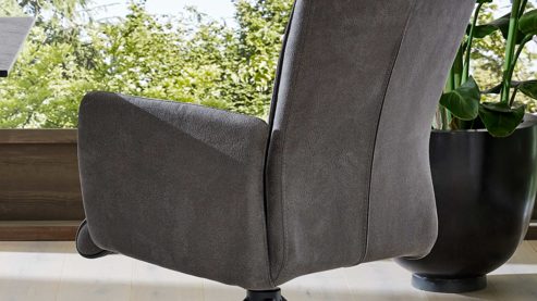 Vierfußstuhl Interliving aus Kunstfaser in Dunkelgrau Interliving Esszimmer Serie 5122 – Armlehnstuhl onyxschwarze Mikrofaser & mattschwarzes Metall