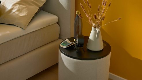 Nachttisch Interliving aus Stoff in Beige Interliving Bettensystem Serie 1420 - Nachtkonsole naturfarbener Stoffbezug Cleo & schwarzes Holz