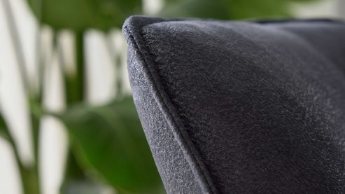 Vierfußstuhl Interliving aus Kunstfaser in Schwarz Interliving Esszimmer Serie 5116 – Polsterstuhl carbonschwarze Mikrofaser Night & schwarzes Gestell F37