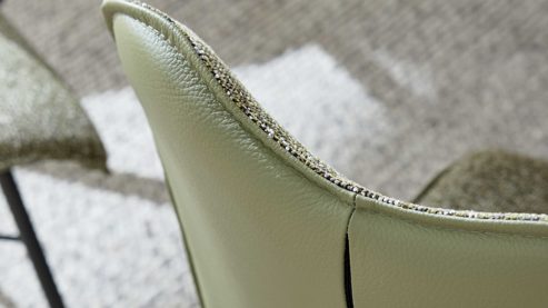 Tischgruppe Interliving aus Leder in Grün Interliving Esszimmer Serie 5115 - Essgruppe in warmen Tönen moosgrüner Webstoff Sneak 59, jadegrünes Leder LD7830, umbragraues Metall & astige Eiche