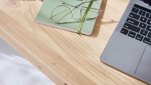 Wohnwand Interliving aus Holz in Weiß Interliving Wohnzimmer Serie 2031 - Homeoffice-Kombination Tonweiß & Risseiche - Länge ca. 255 cm