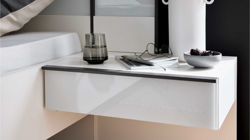 Komplettzimmer Interliving aus Holz in Weiß Interliving Schlafzimmer Serie 1033 – komplettes Schlafzimmer weißes Glas - vierteilig